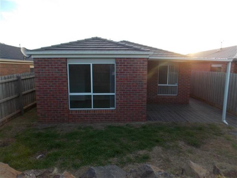 27 Dominion Tce, Truganina VIC 3029