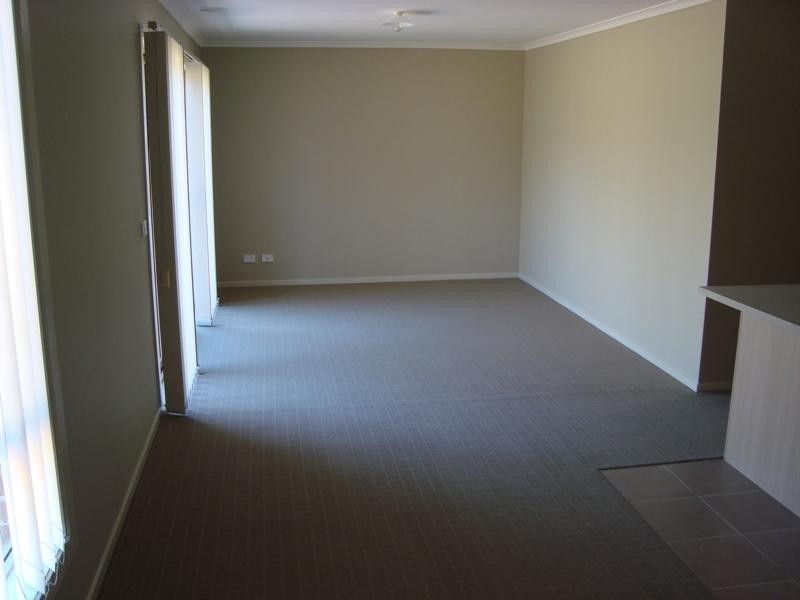 32 Harmony Dr, South Morang VIC 3752