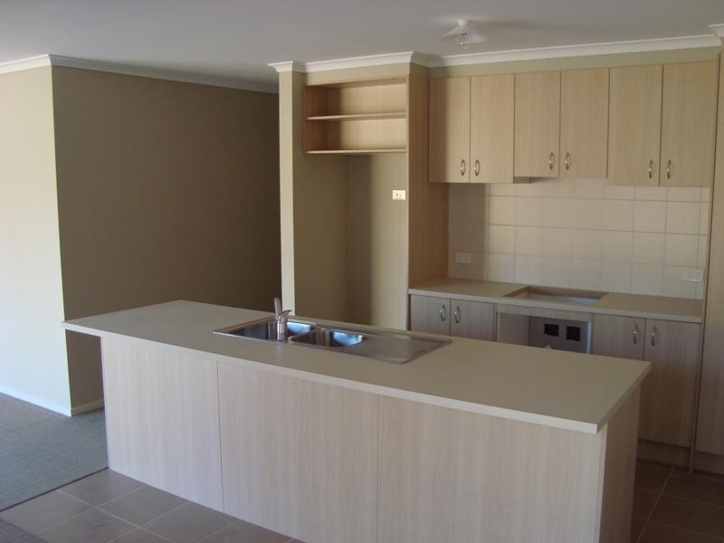 32 Harmony Dr, South Morang VIC 3752
