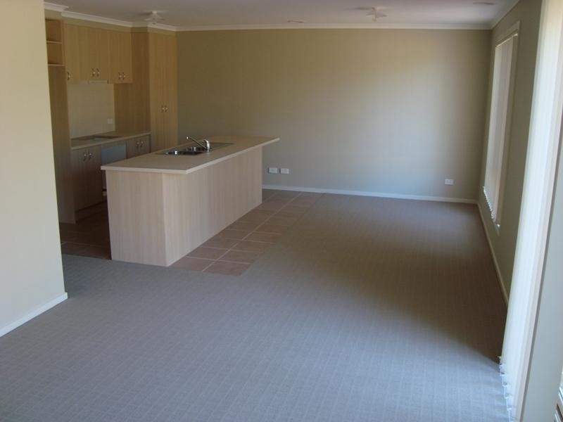 32 Harmony Dr, South Morang VIC 3752