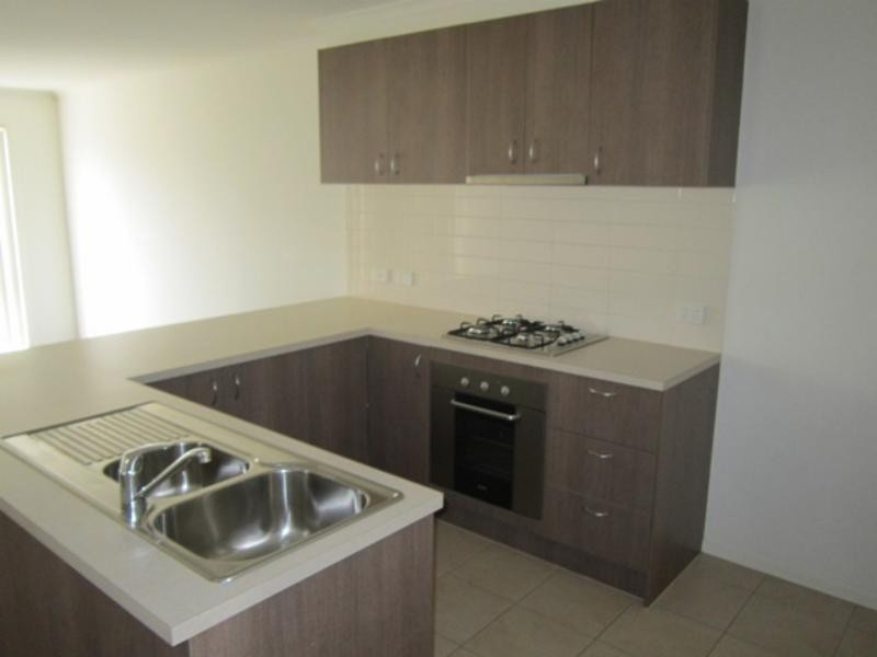10 Glory St, South Morang VIC 3752