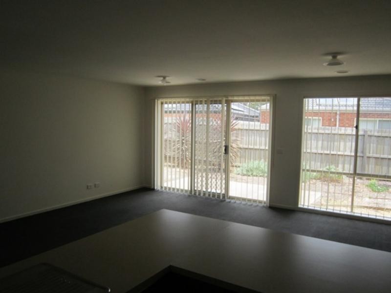 10 Glory St, South Morang VIC 3752