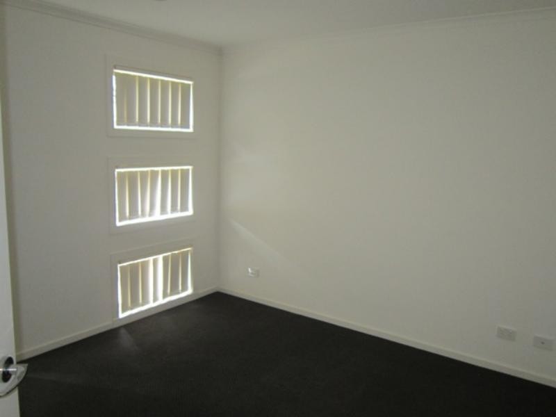 10 Glory St, South Morang VIC 3752