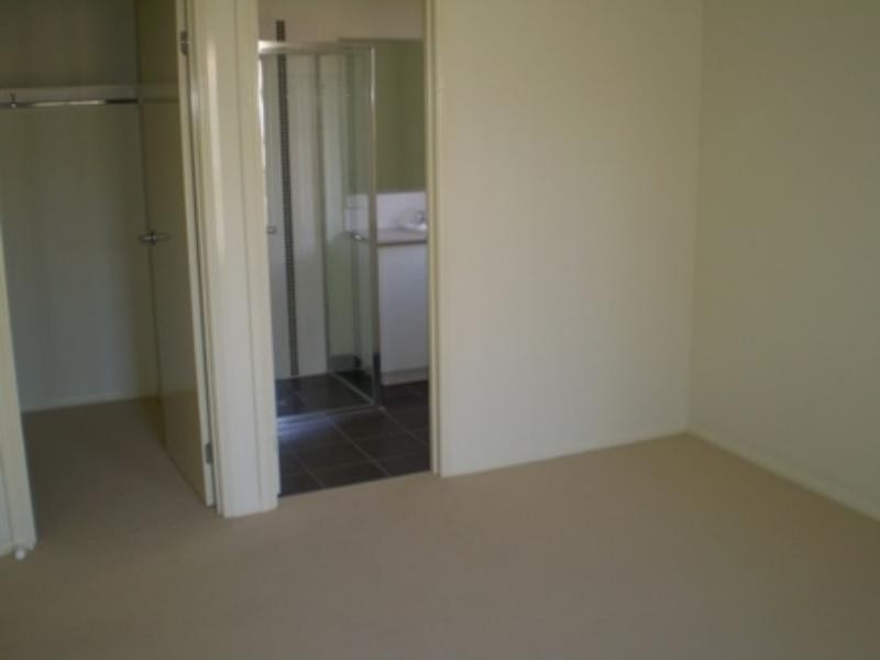 31 Harmony Dr, South Morang VIC 3752