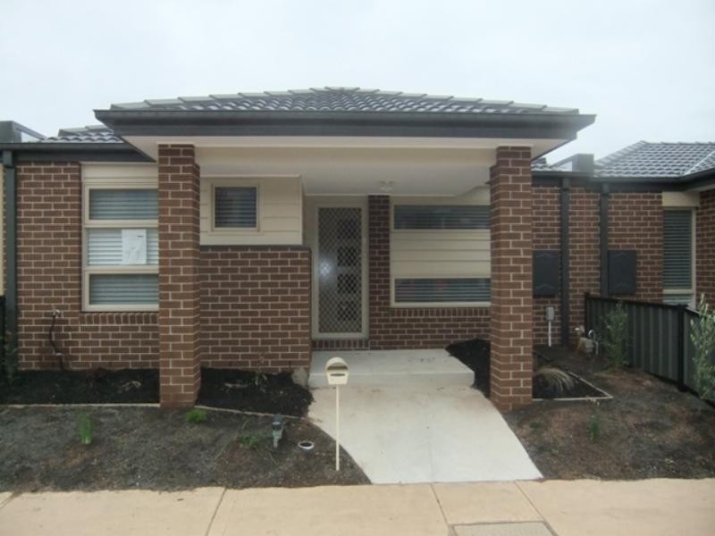 26 Tom Roberts Pde, Point Cook VIC 3030