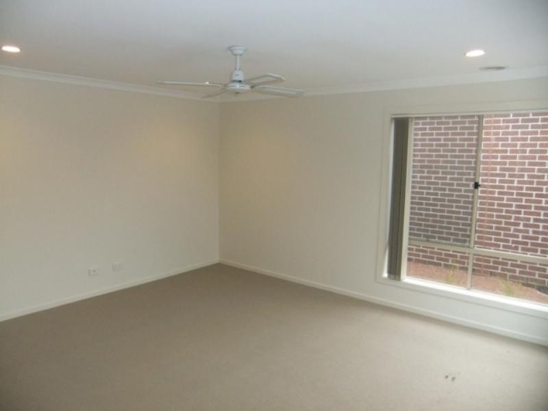 26 Tom Roberts Pde, Point Cook VIC 3030