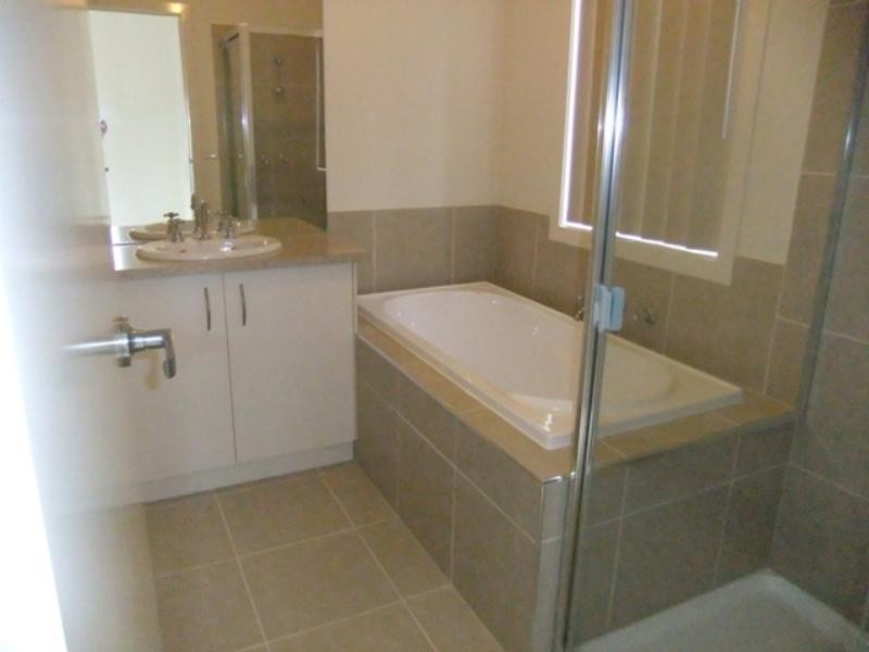 26 Tom Roberts Pde, Point Cook VIC 3030