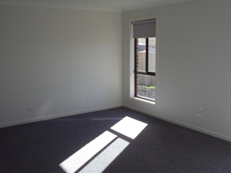 164 Phillip Dr, Sunbury VIC 3429