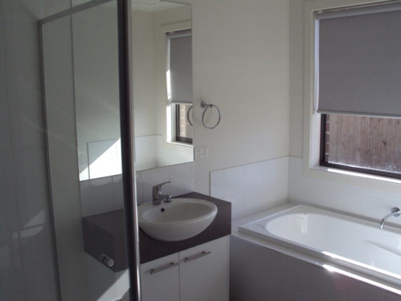 164 Phillip Dr, Sunbury VIC 3429