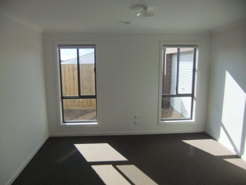 22 Leveque Loop, Craigieburn VIC 3064