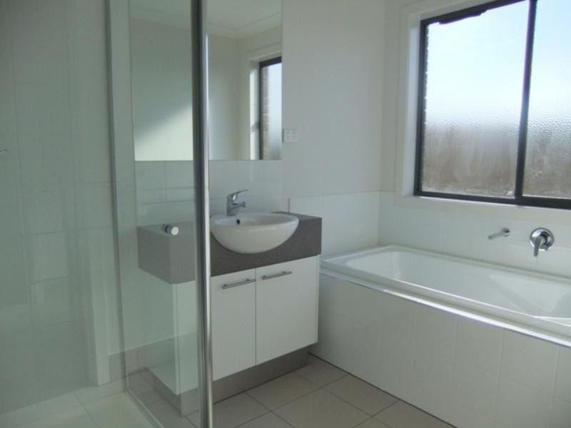 22 Leveque Loop, Craigieburn VIC 3064