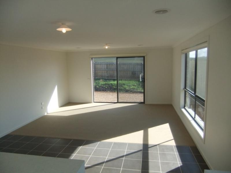 14 Leveque Loop, Craigieburn VIC 3064