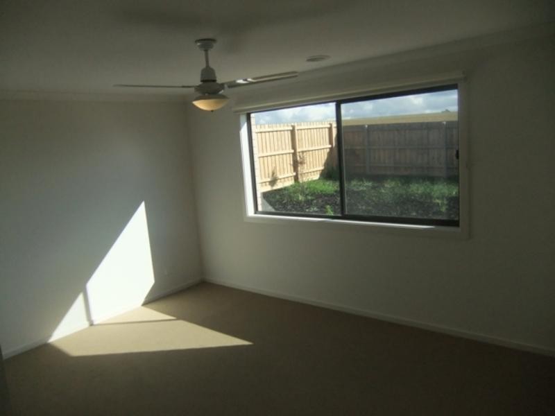 14 Leveque Loop, Craigieburn VIC 3064