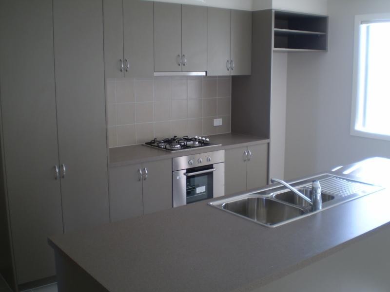 1 Grackle Cres, Williams Landing VIC 3027