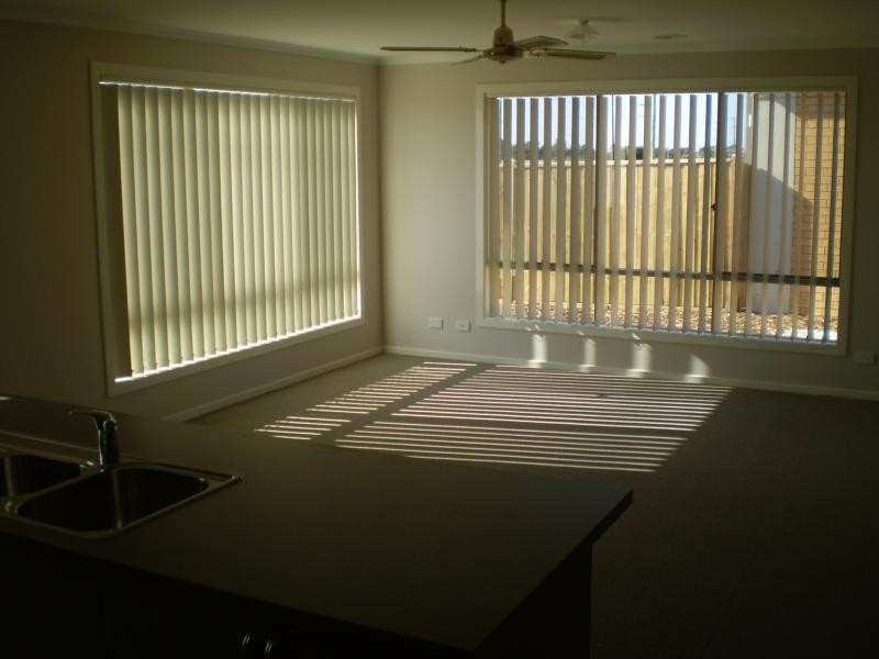 1 Grackle Cres, Williams Landing VIC 3027