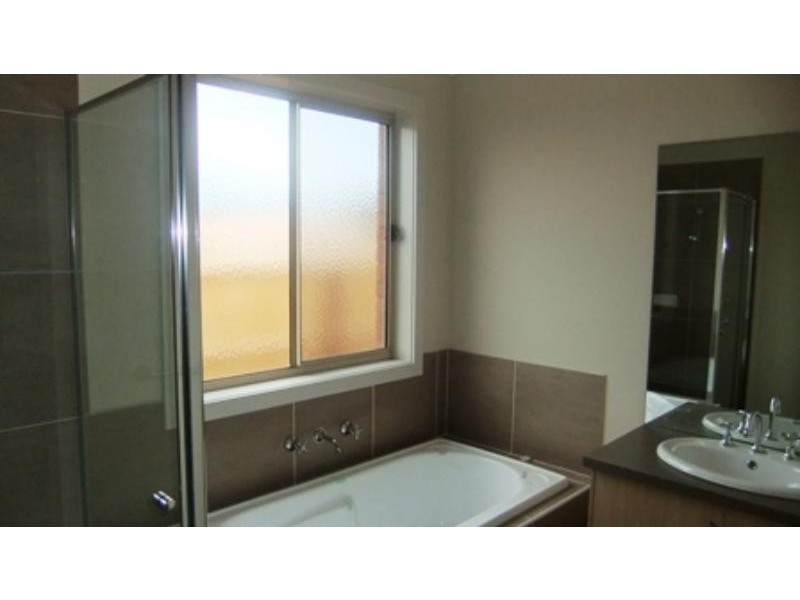 11 Raine Ct, Sunbury VIC 3429