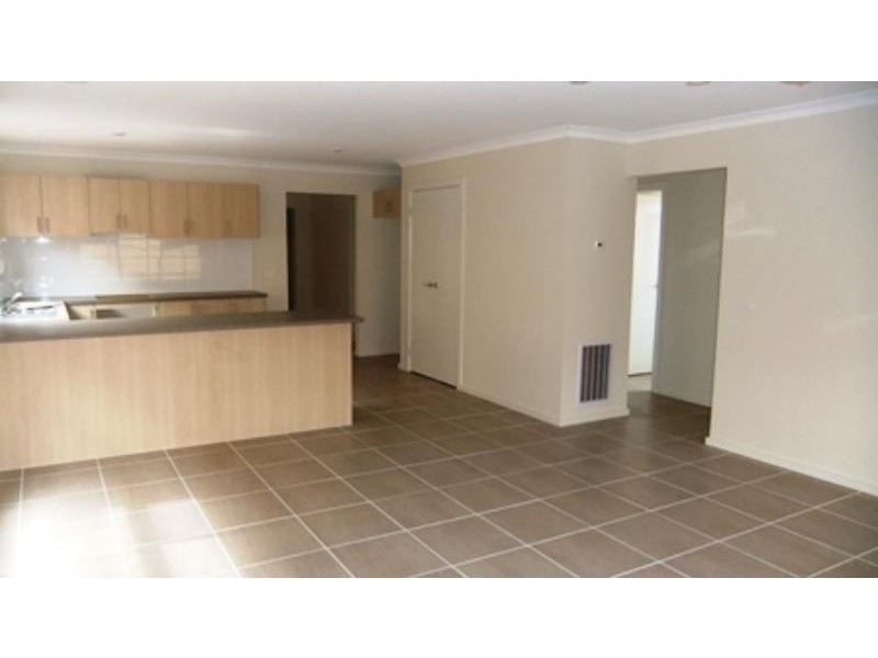 11 Raine Ct, Sunbury VIC 3429