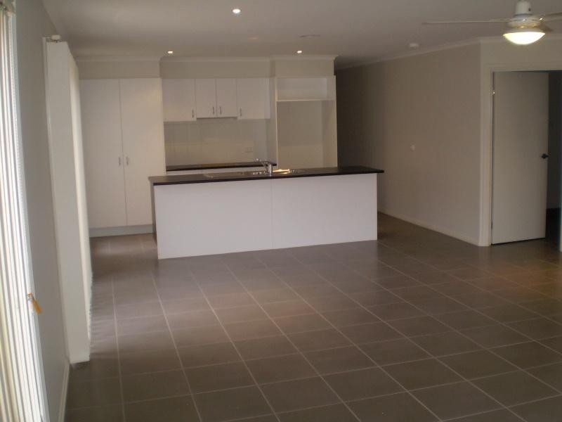 246 The Lakes Bvd, South Morang VIC 3752