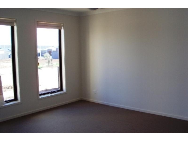 4 Aston Gld, Derrimut VIC 3030