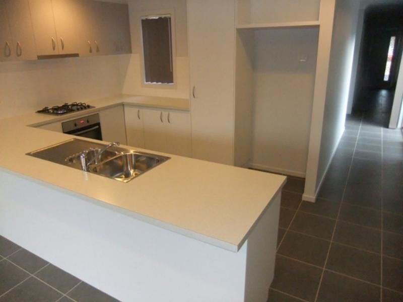 40 Tom Roberts Pde, Point Cook VIC 3030