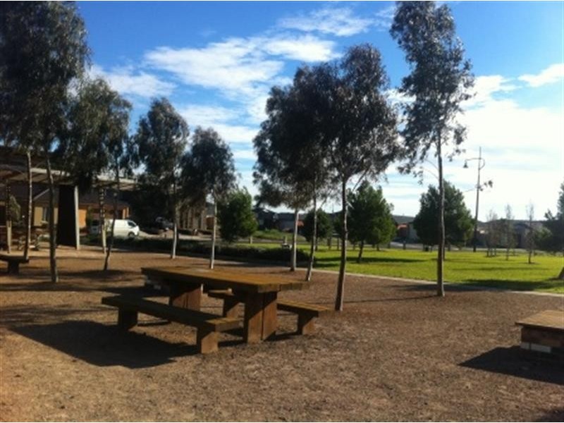 40 Tom Roberts Pde, Point Cook VIC 3030