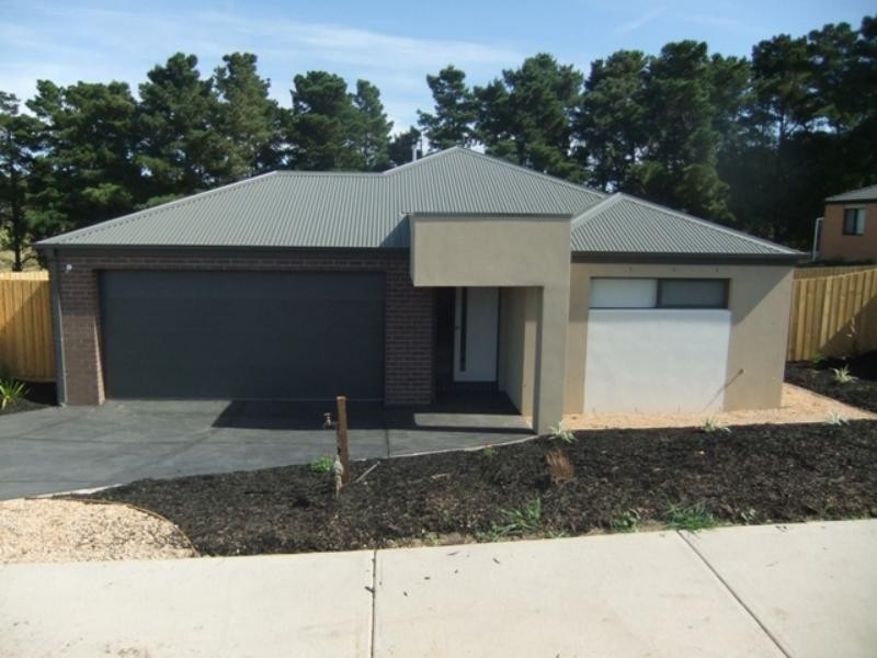 28 Baggygreen St, Sunbury VIC 3429