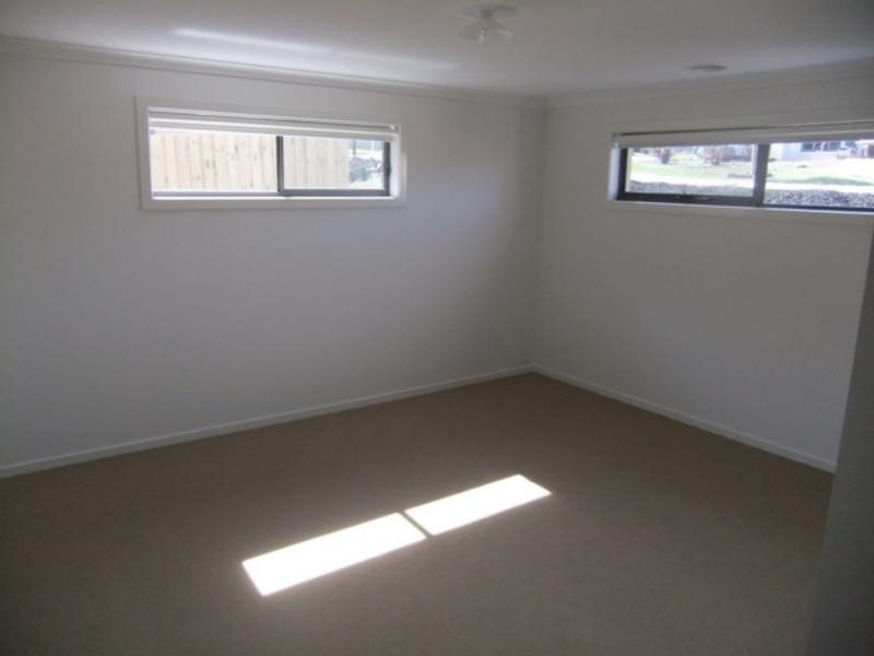 28 Baggygreen St, Sunbury VIC 3429