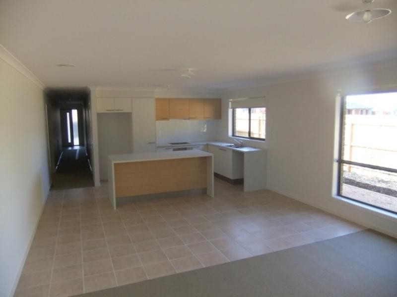 28 Baggygreen St, Sunbury VIC 3429
