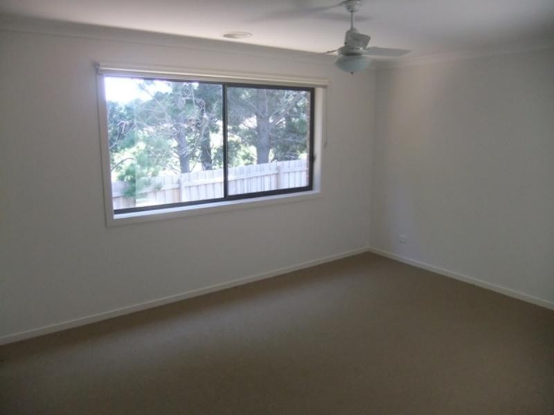 28 Baggygreen St, Sunbury VIC 3429