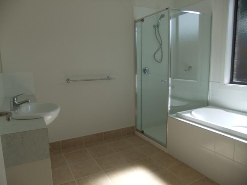 28 Baggygreen St, Sunbury VIC 3429