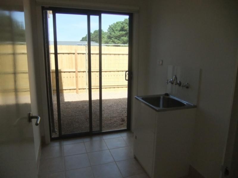 28 Baggygreen St, Sunbury VIC 3429