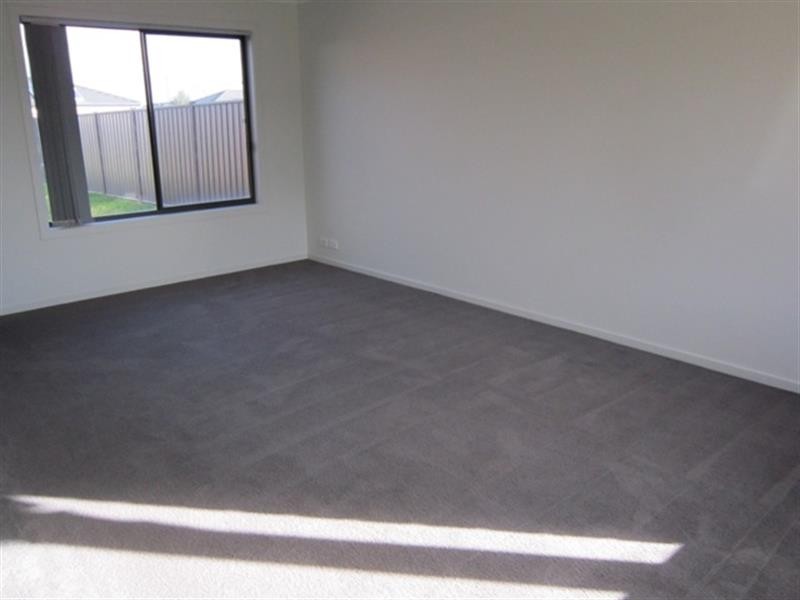 78 Duncombe Park Way, Deer Park VIC 3023