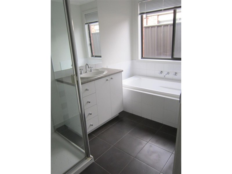 78 Duncombe Park Way, Deer Park VIC 3023