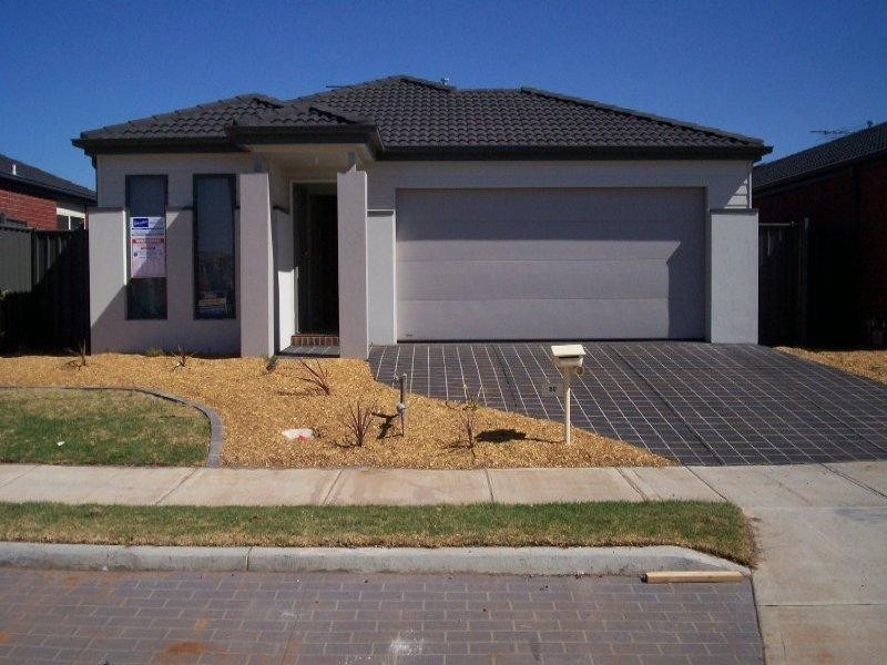 80 Duncombe Park Way, Deer Park VIC 3023