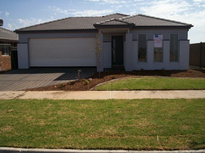 81 Hatchlands Dr, Deer Park VIC 3023