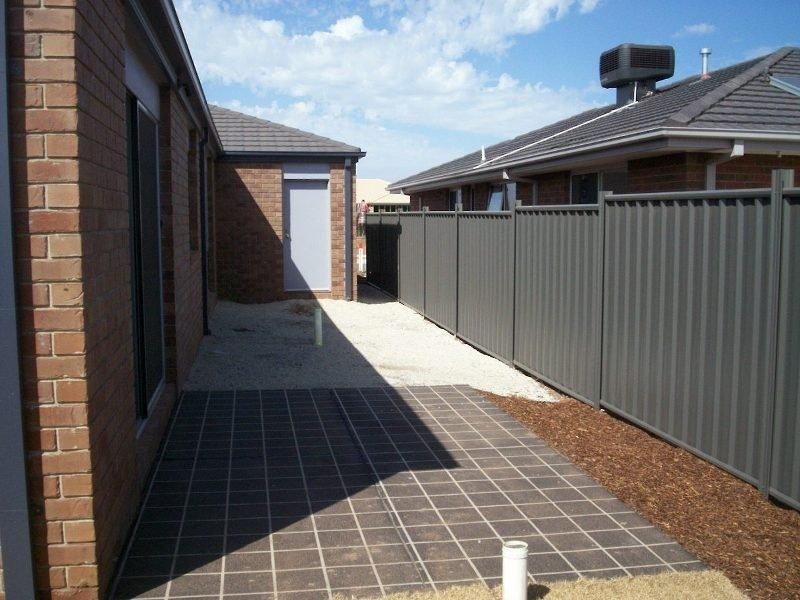 81 Hatchlands Dr, Deer Park VIC 3023