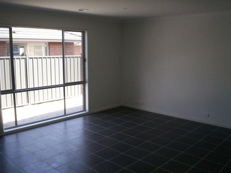 81 Hatchlands Dr, Deer Park VIC 3023