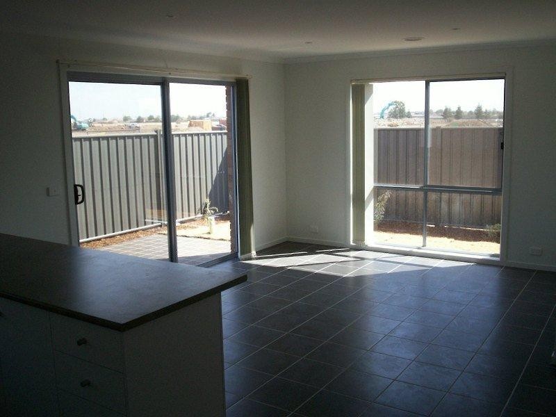 81 Hatchlands Dr, Deer Park VIC 3023