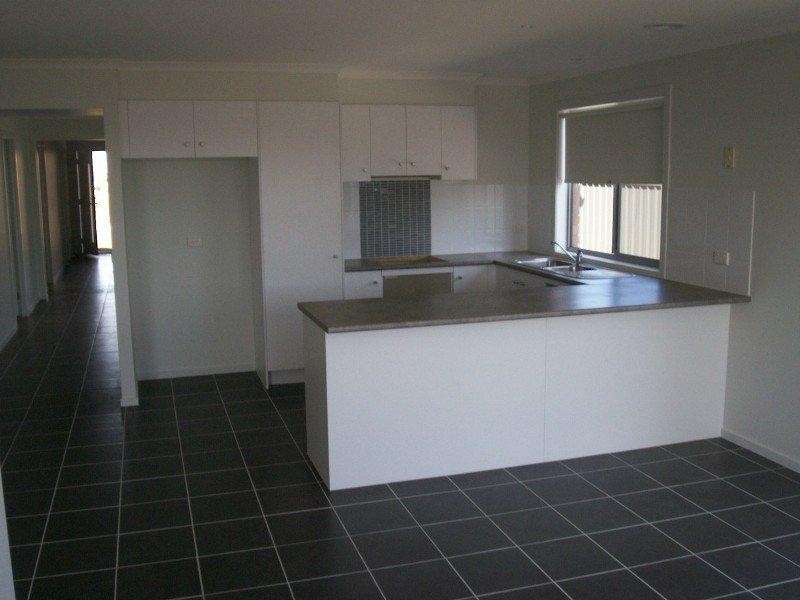 81 Hatchlands Dr, Deer Park VIC 3023