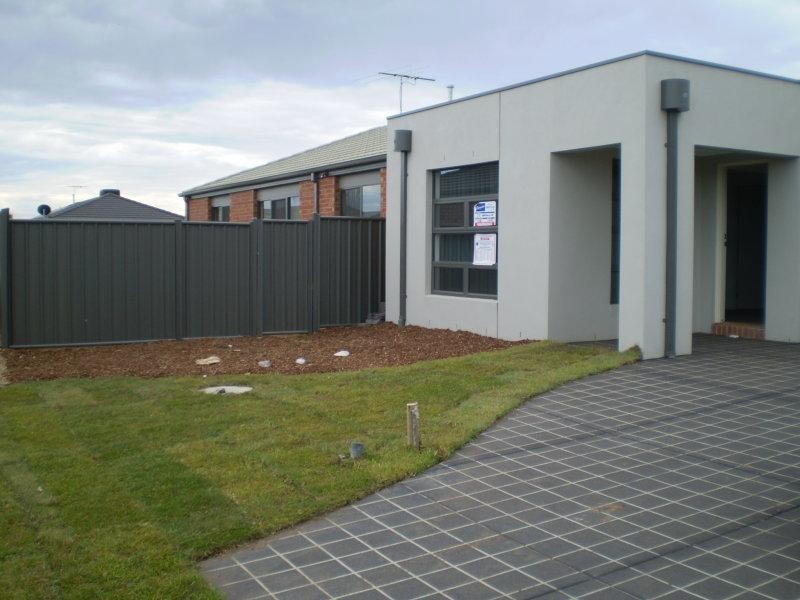 7 Stapehill  Ct, Deer Park VIC 3023