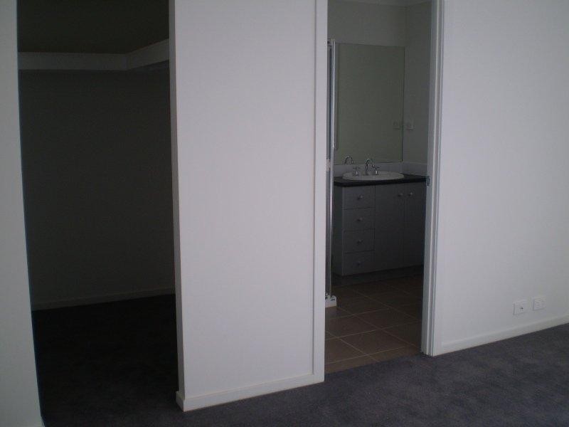 7 Stapehill  Ct, Deer Park VIC 3023