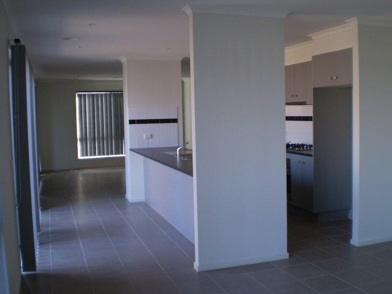 7 Stapehill  Ct, Deer Park VIC 3023