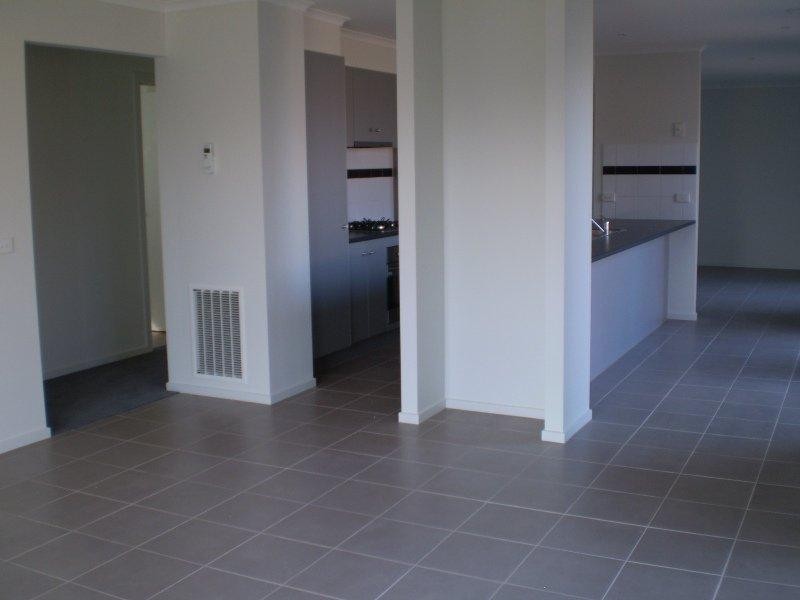 7 Stapehill  Ct, Deer Park VIC 3023