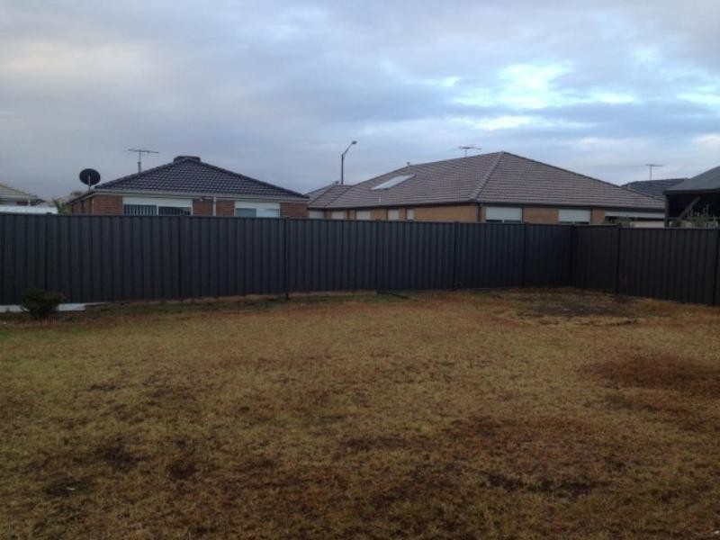 7 Stapehill  Ct, Deer Park VIC 3023