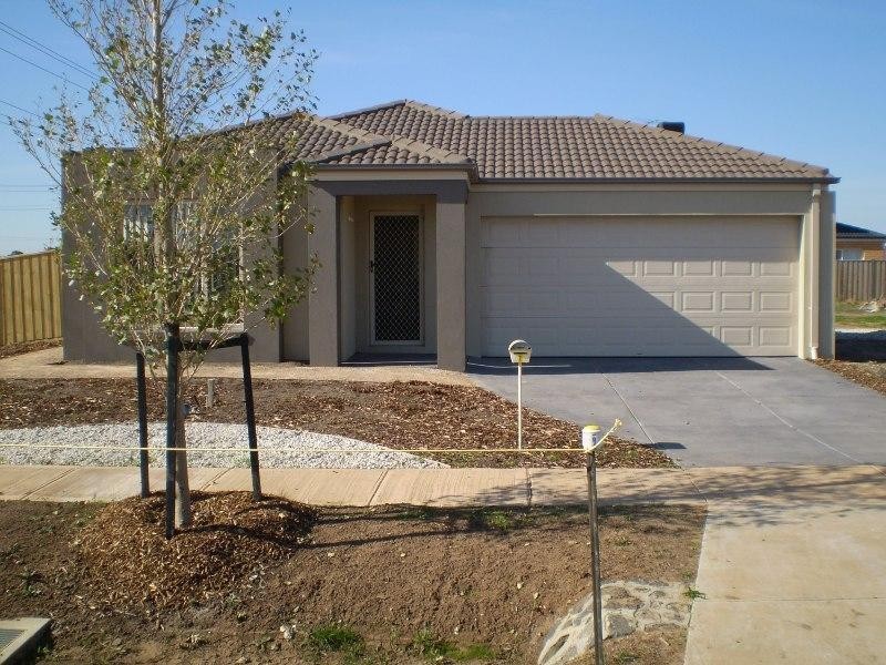 1 Grackle Cres, Williams Landing VIC 3027