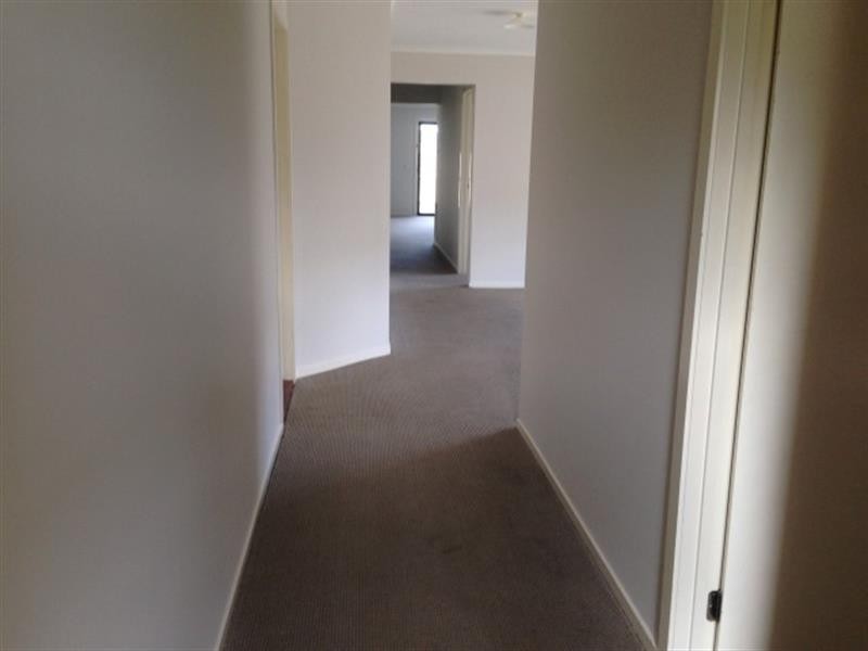 5 Harmony Dr, South Morang VIC 3752