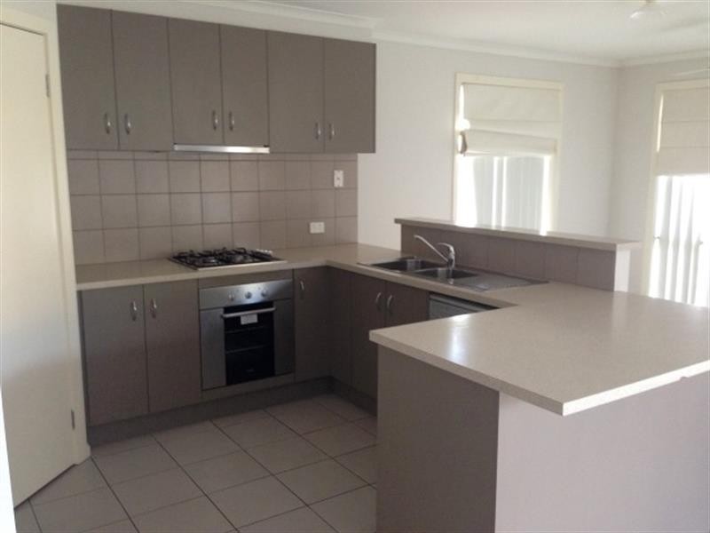 5 Harmony Dr, South Morang VIC 3752