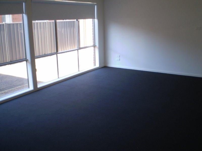 63 Duncombe Park  Way, Deer Park VIC 3023