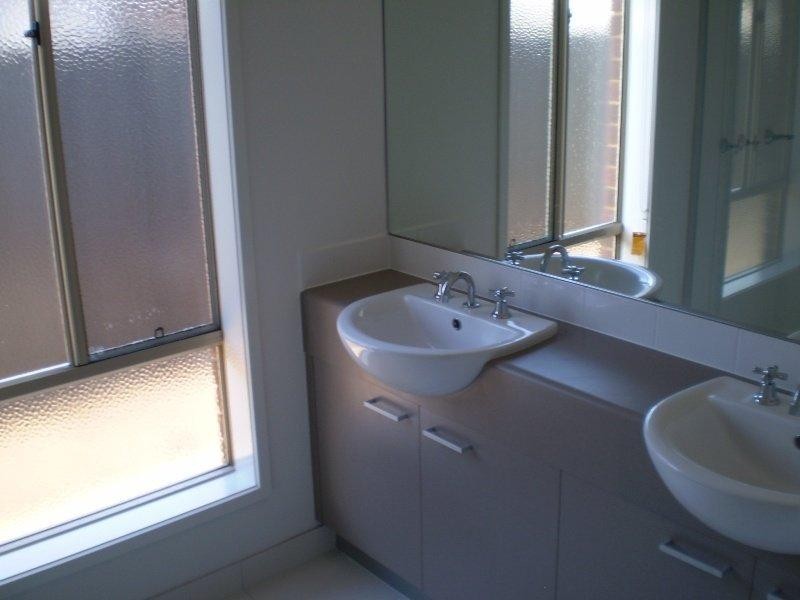 63 Duncombe Park  Way, Deer Park VIC 3023