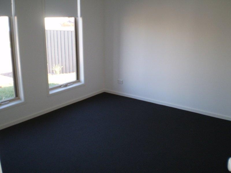 63 Duncombe Park  Way, Deer Park VIC 3023